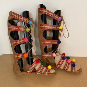 NWOT Bamboo Festival Boho Boots. Colorful pom poms. Size 8.5